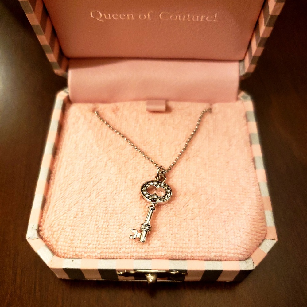 Juicy couture necklace